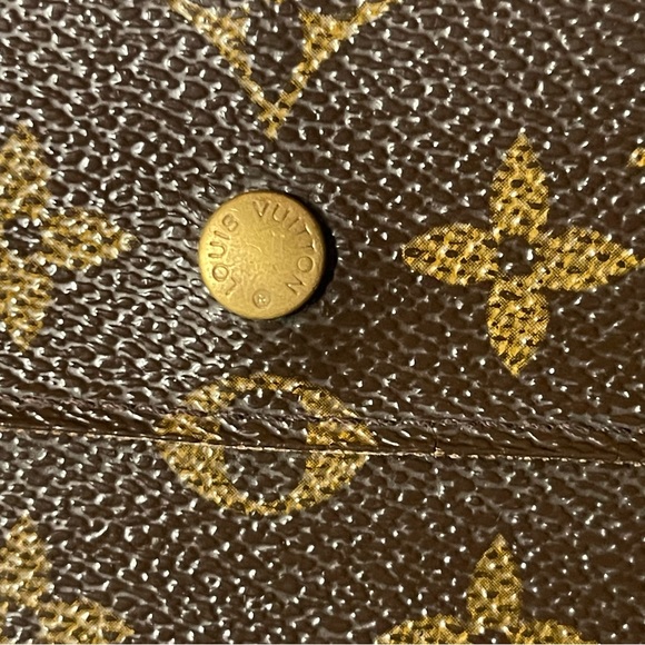 Authentic LV Sarah wallet - Picture 11 of 15
